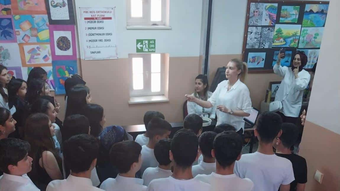Piri Reis Ortaokulu yılsonu sergi ve koro etkinliği 2025